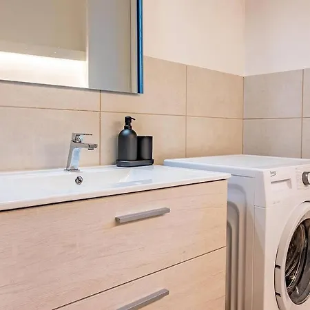 Guest Planet - Cozy Housing Porta Romana M3 Apartment *