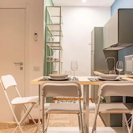 Guest Planet - Cozy Housing Porta Romana M3 Apartment